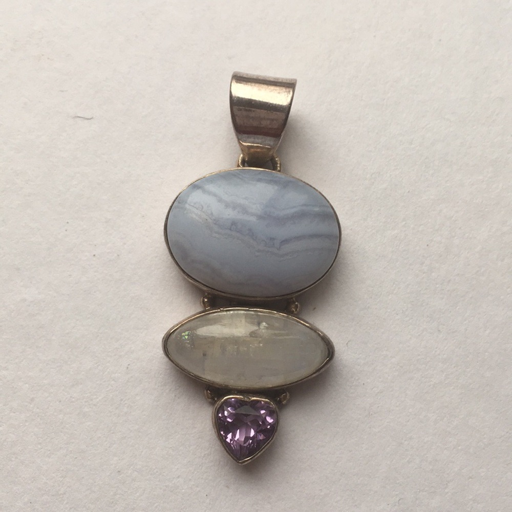 Stone/jewel  pendant
